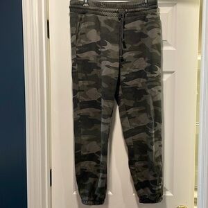 Camo sweatpants joggers.